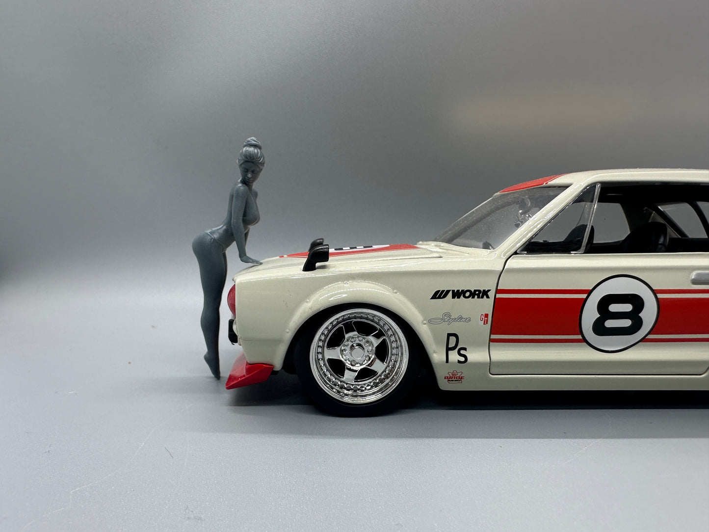 1:24 Scale Sexy Modeling Girl Leaning on the Hood Resin Figure Unpainted