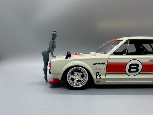 1:24 Scale Sexy Modeling Girl Leaning on the Hood Resin Figure Unpainted