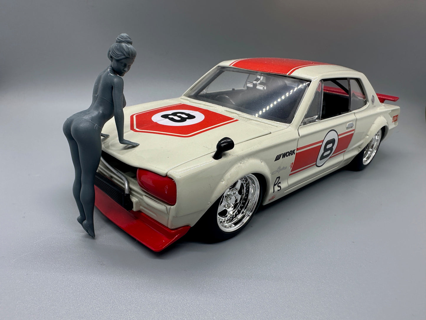 1:24 Scale Sexy Modeling Girl Leaning on the Hood Resin Figure Unpainted