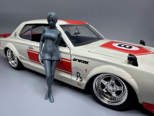 1:24 Scale Sexy Modeling Girl in Skirt Resin Figure Unpainted