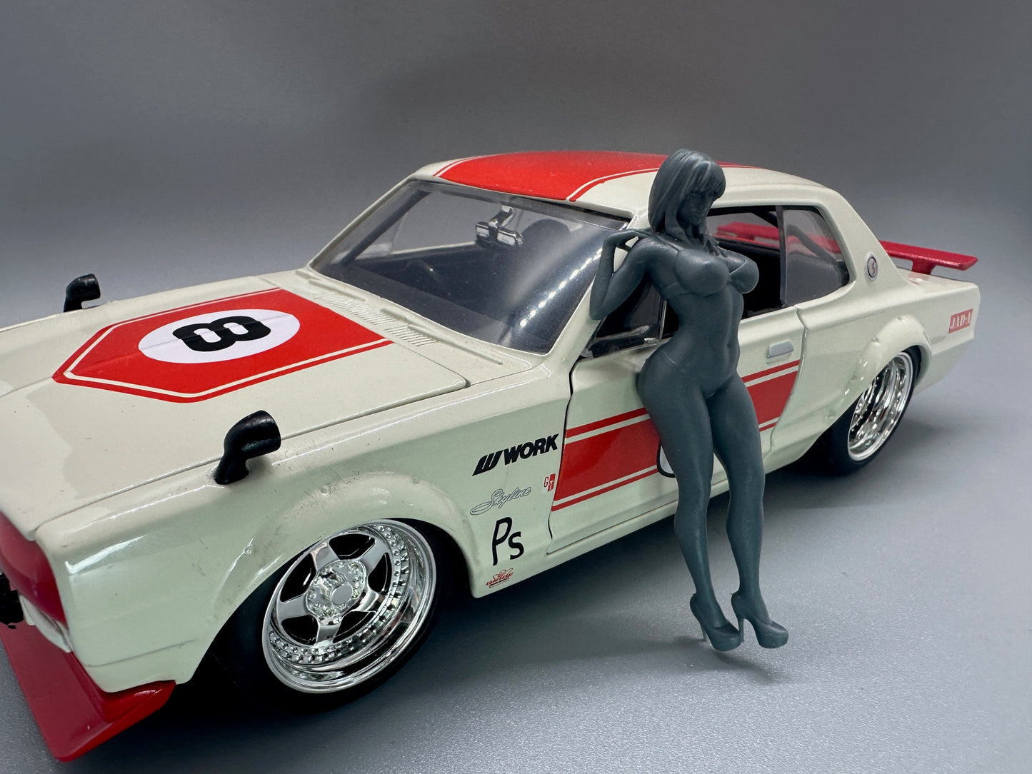 1:24 Scale Sexy Modeling Girl With Hands on Shoulders Resin Figure Unpainted