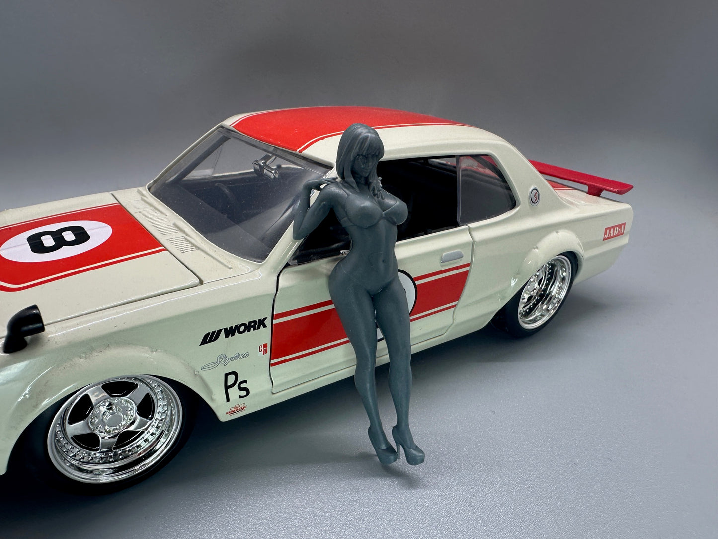 1:24 Scale Sexy Modeling Girl With Hands on Shoulders Resin Figure Unpainted