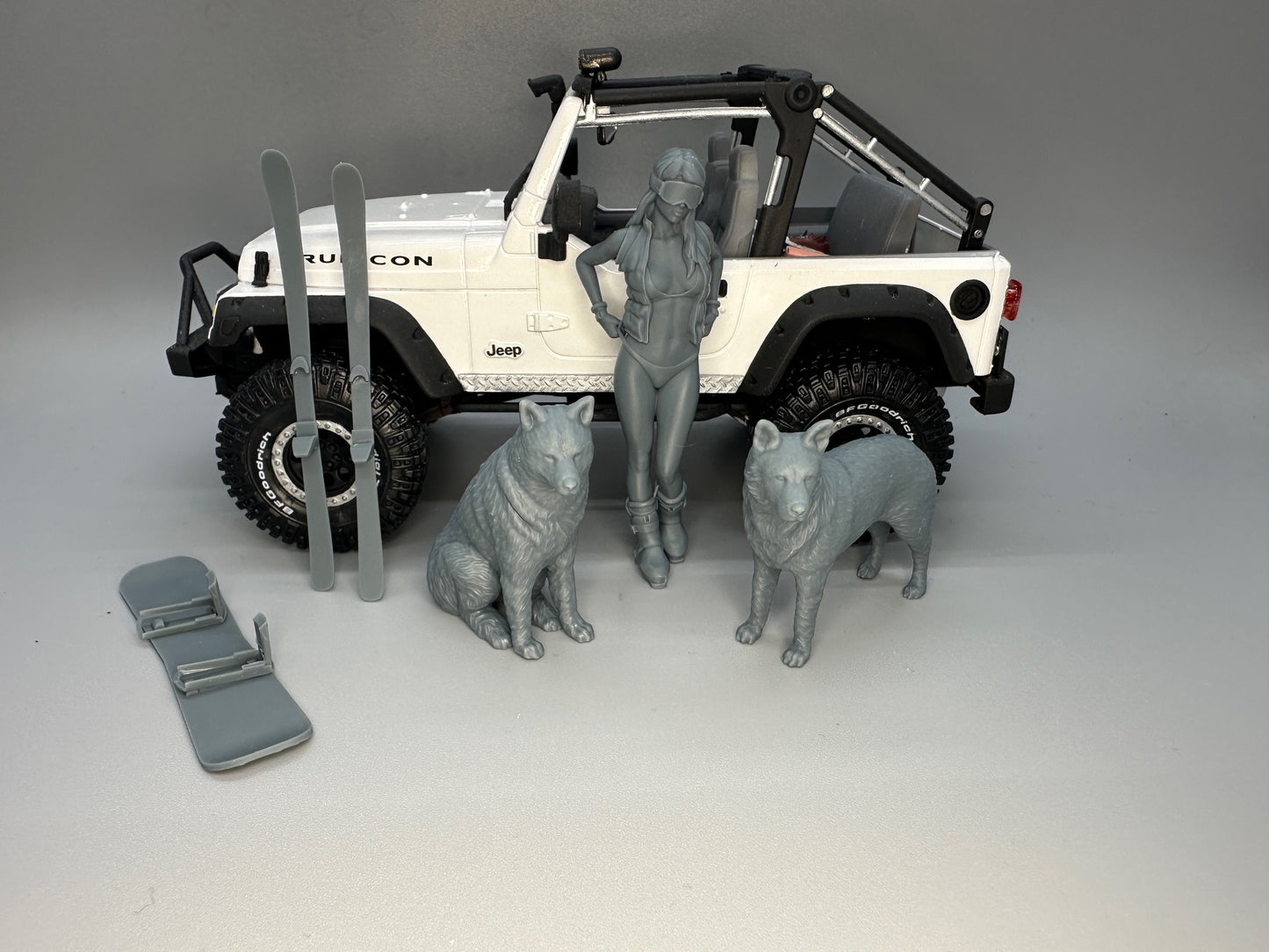 1:24 Scale Sexy Ski/Snow Board Girl with Huskys Resin Figures Unpainted Kit