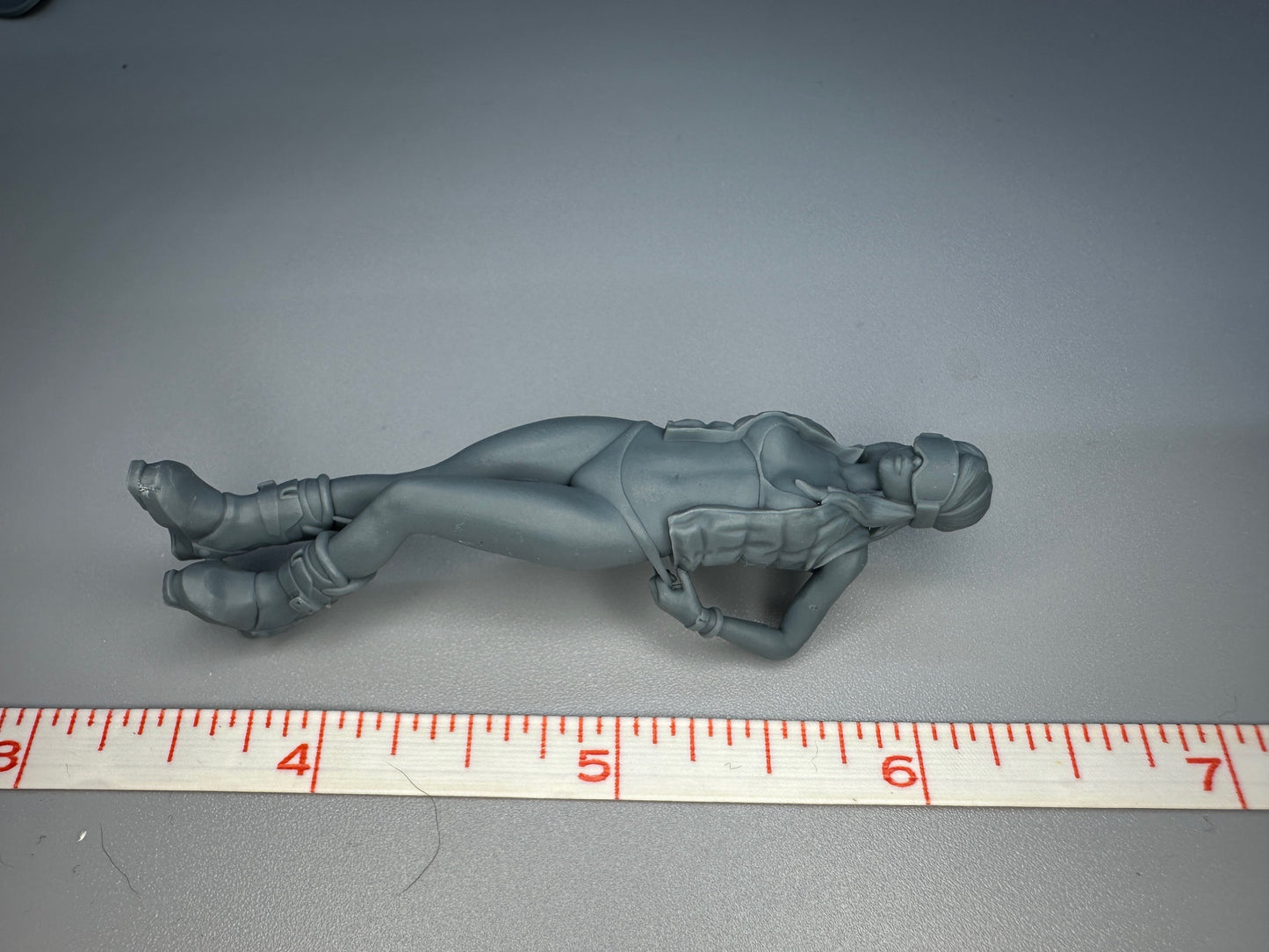 1:24 Scale Sexy Ski/Snow Board Girl with Huskys Resin Figures Unpainted Kit