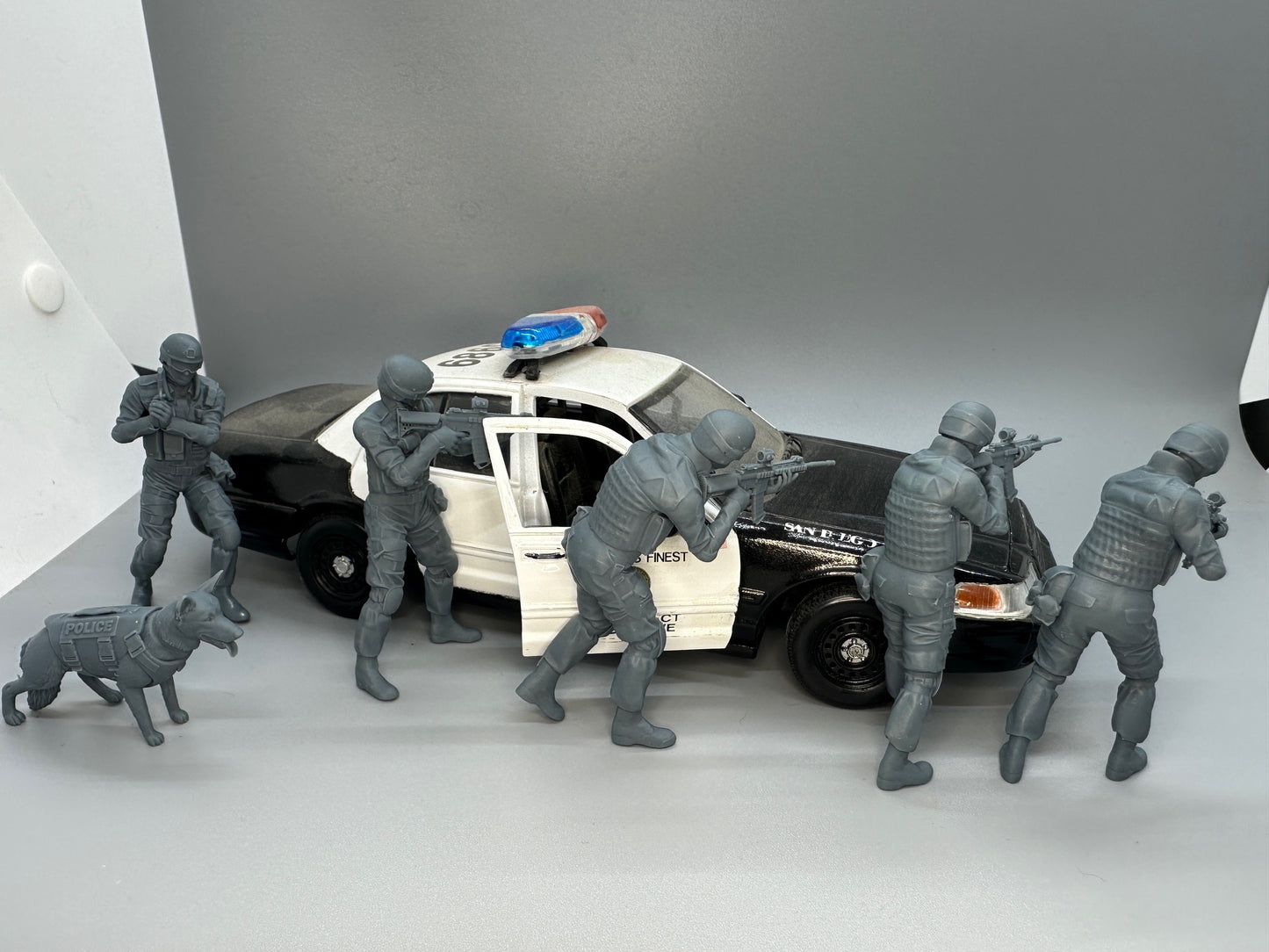 1:24 Scale SWAT Team vs Terrorists/Bank Robbers/Bad Guys Resin Figures Set