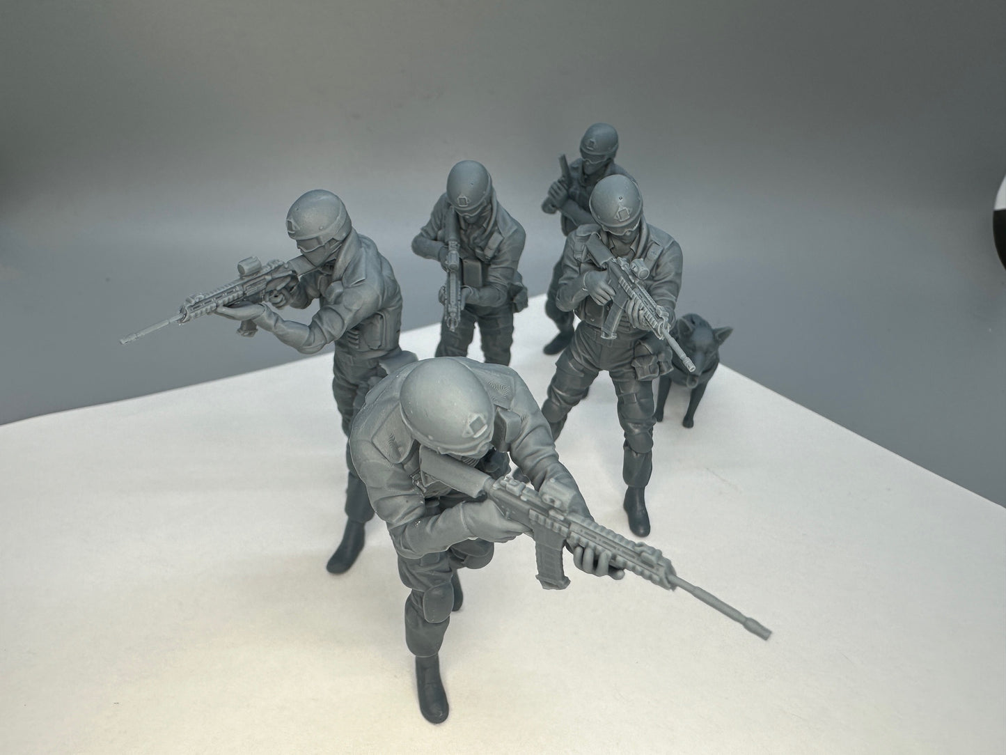 1:24 Scale SWAT Team vs Terrorists/Bank Robbers/Bad Guys Resin Figures Set