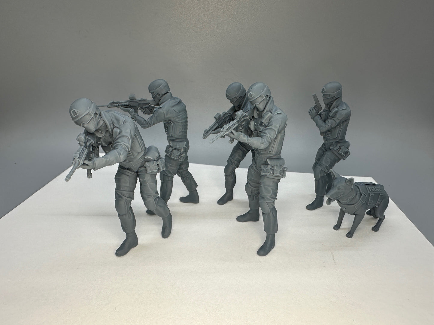 1:24 Scale SWAT Team vs Terrorists/Bank Robbers/Bad Guys Resin Figures Set