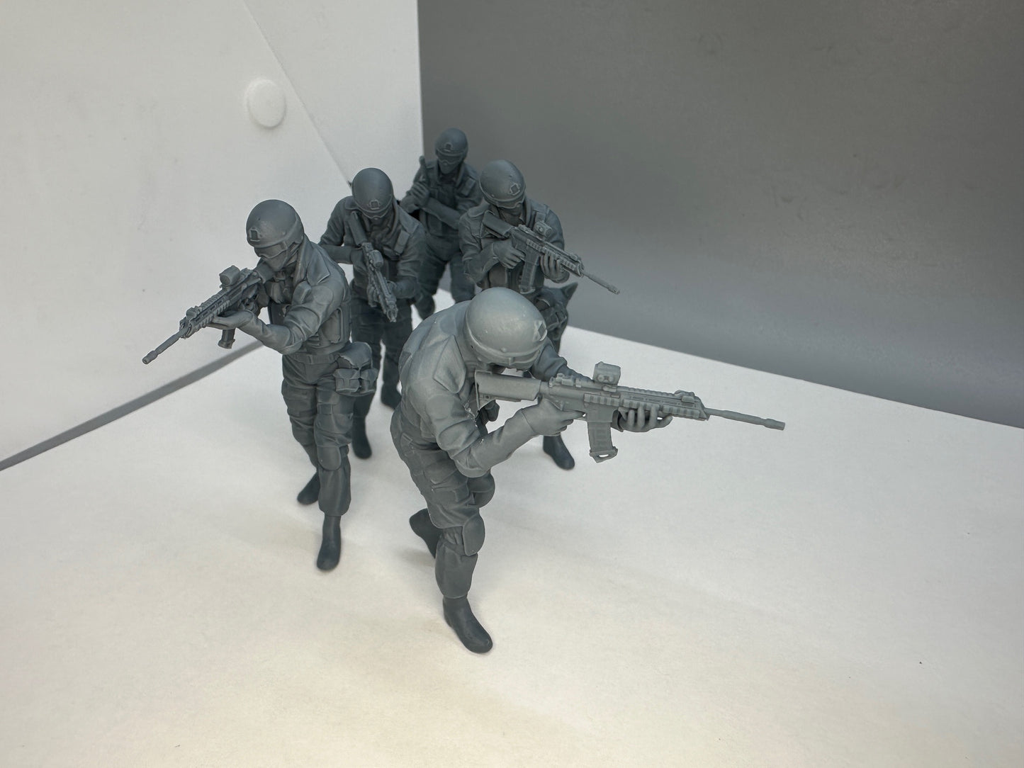 1:24 Scale SWAT Team vs Terrorists/Bank Robbers/Bad Guys Resin Figures Set