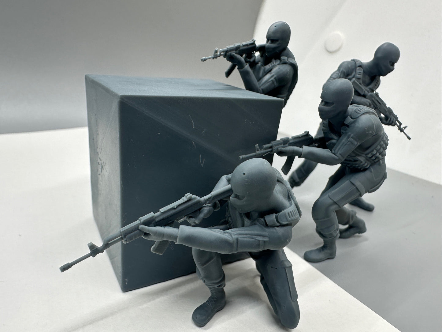 1:24 Scale SWAT Team vs Terrorists/Bank Robbers/Bad Guys Resin Figures Set