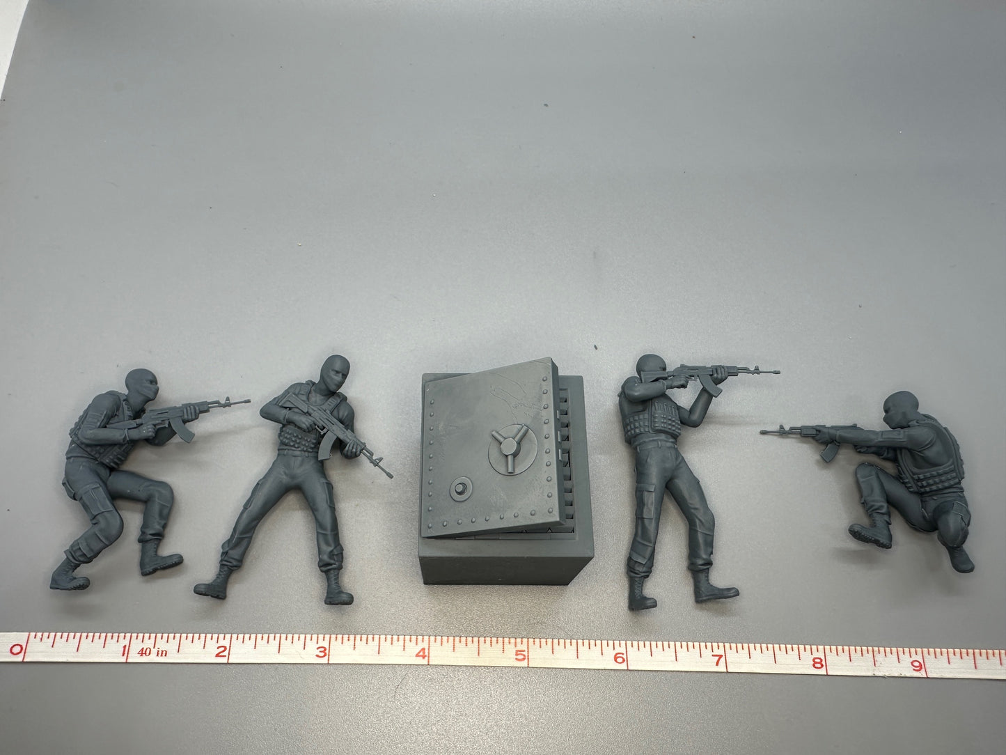 1:24 Scale SWAT Team vs Terrorists/Bank Robbers/Bad Guys Resin Figures Set