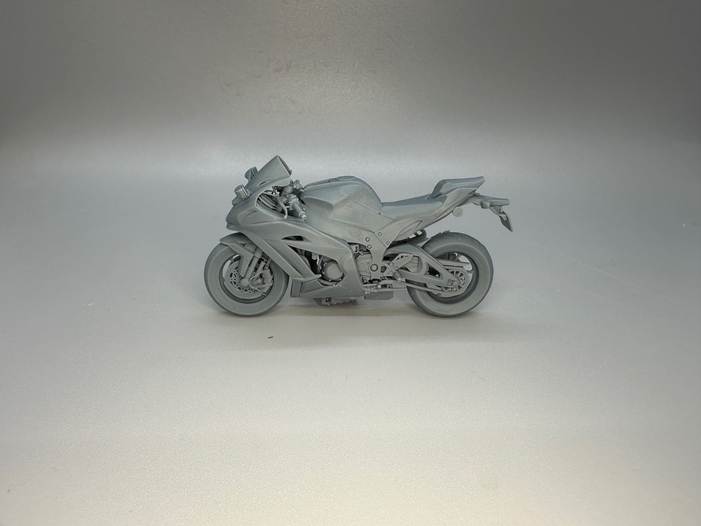 1:24 Scale Kawasaki Ninja ZX 1000 Unpainted Resin Model