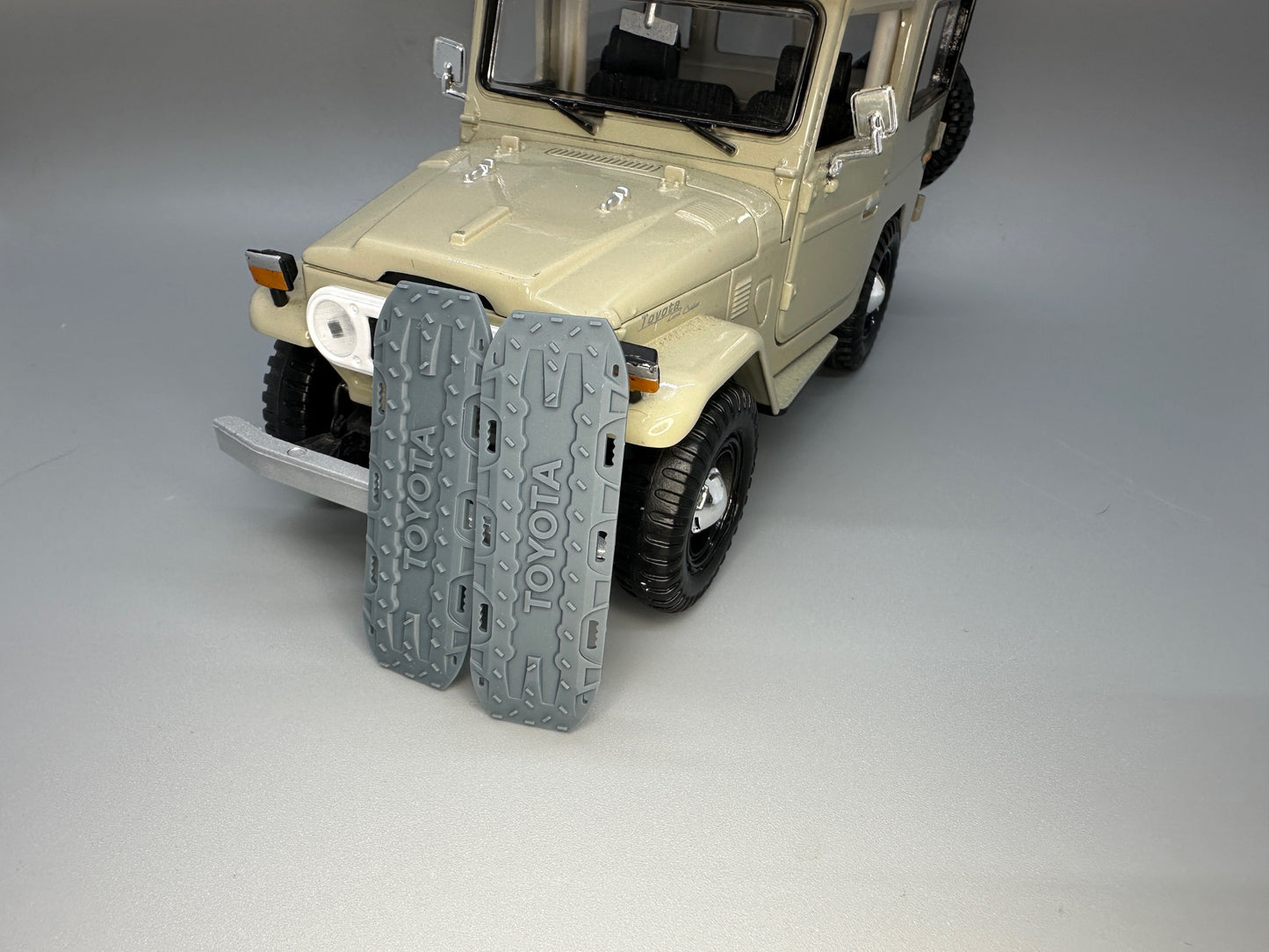 1:24 Scale 4x4 Overlanding Toyota Off Road Recovery Boards