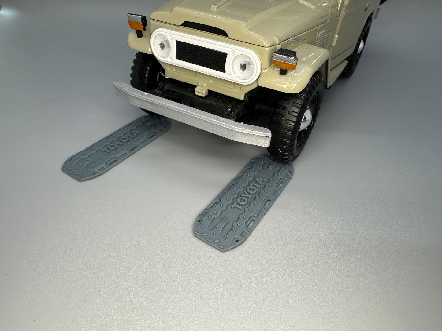 1:24 Scale 4x4 Overlanding Toyota Off Road Recovery Boards