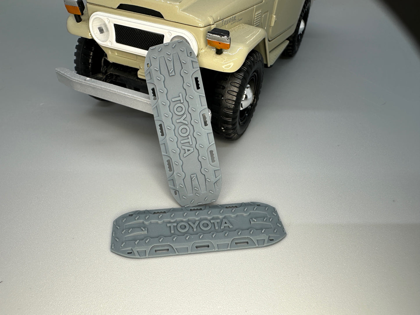 1:24 Scale 4x4 Overlanding Toyota Off Road Recovery Boards