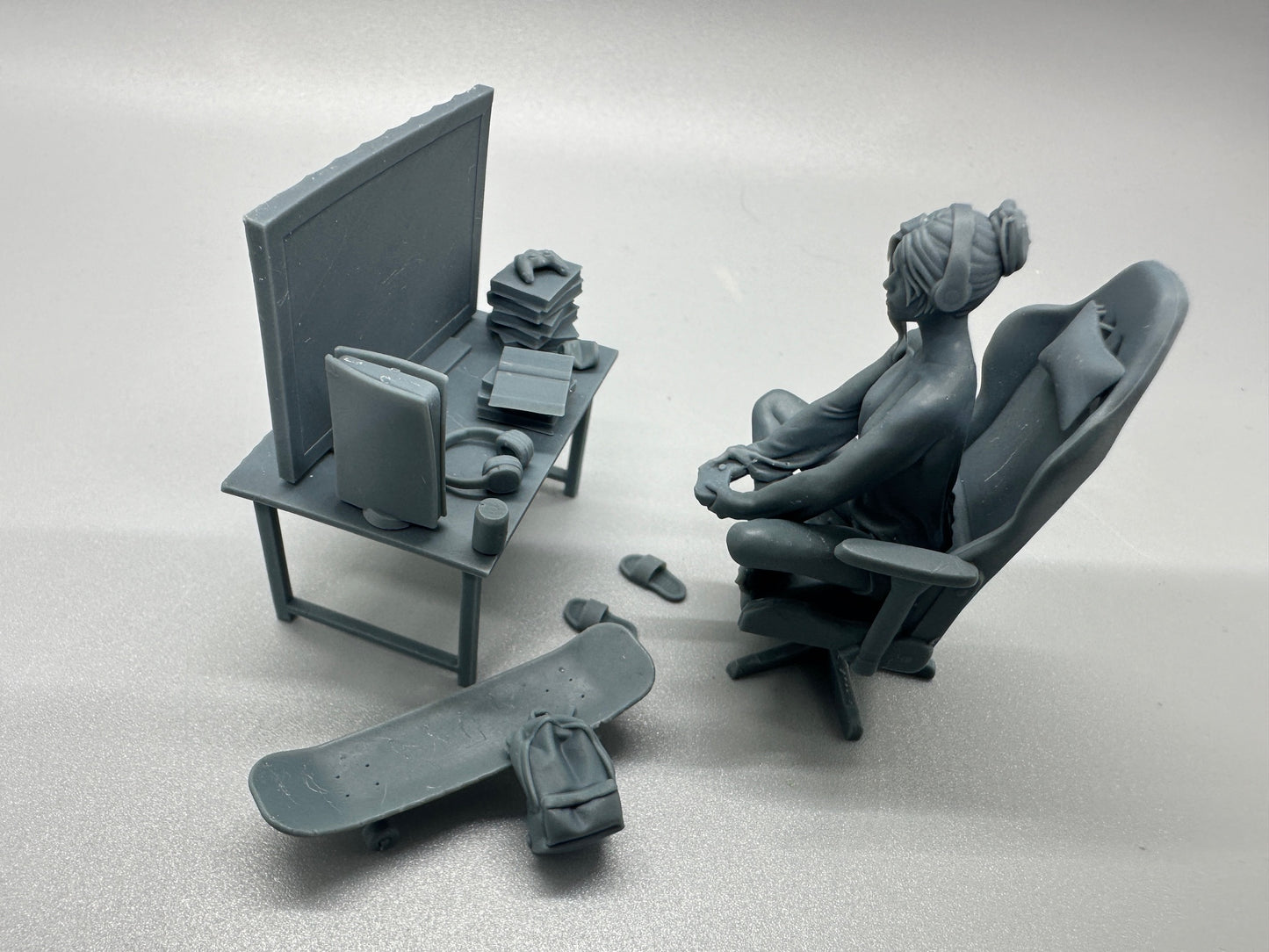 1:24 Scale Gamer Girl Resin Model Kit