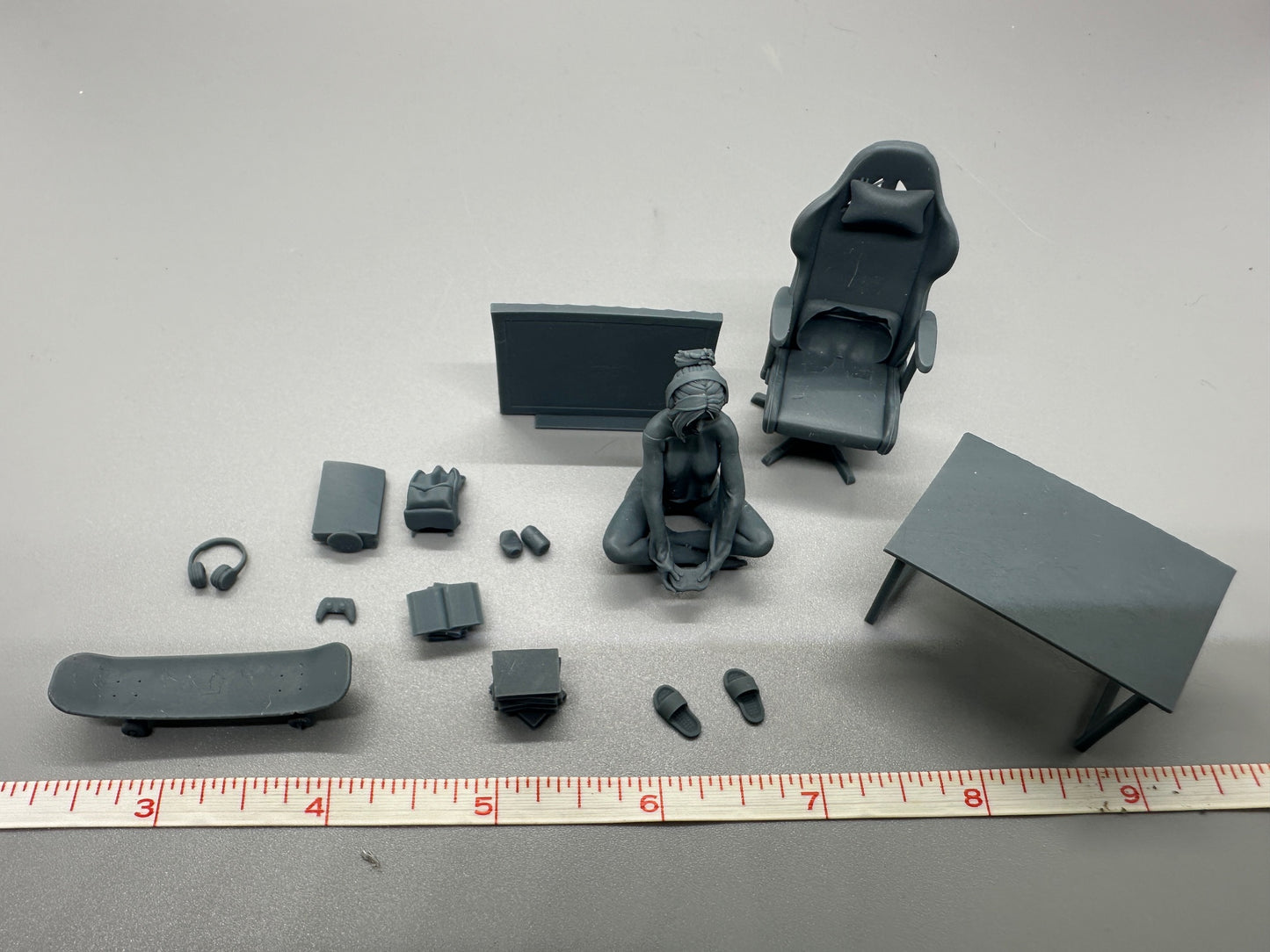 1:24 Scale Gamer Girl Resin Model Kit