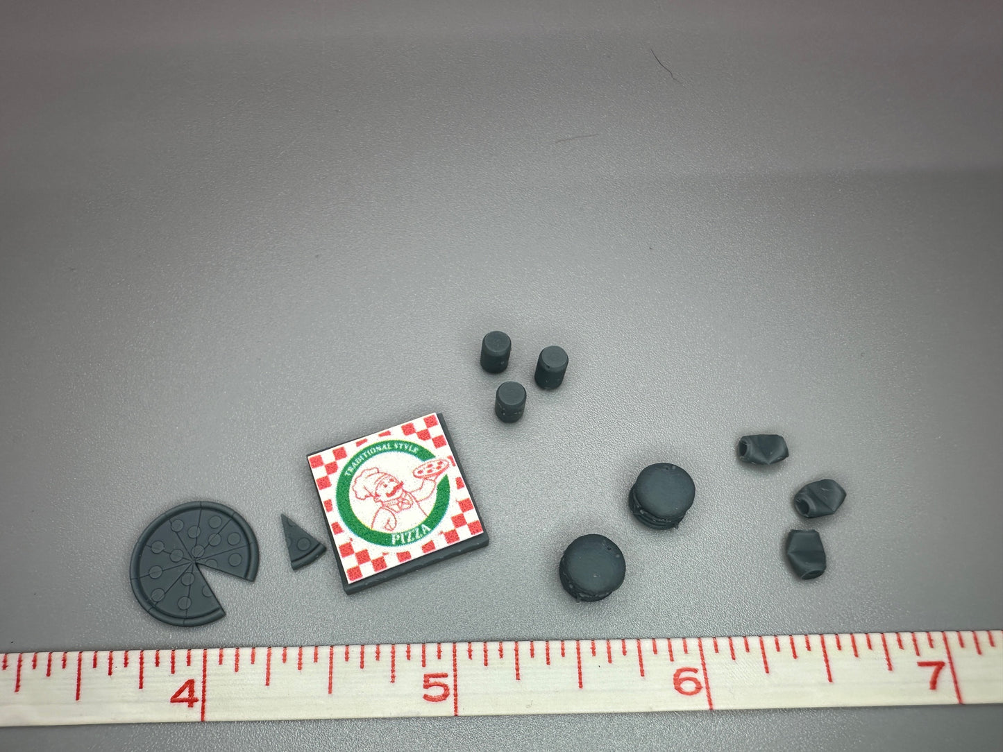 1:24 Scale Pizza Box with Pizzas, Beer/Soda Cans, and Hamburger Kit