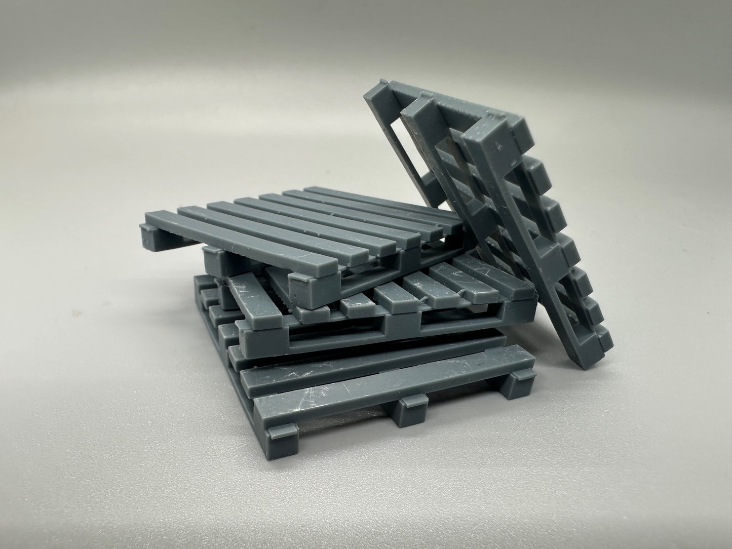 1/24 Scale Resin Lot of 4 Pallets Unpainted