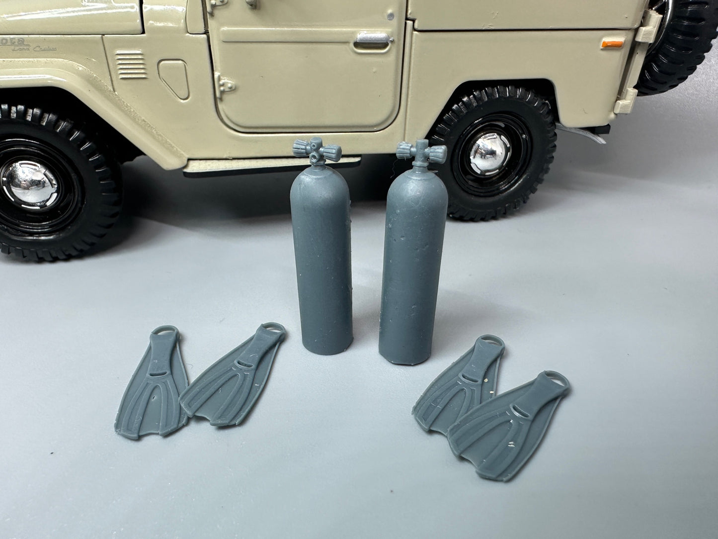 1:24 Scale Scuba Tanks and Fins Unpainted Resin