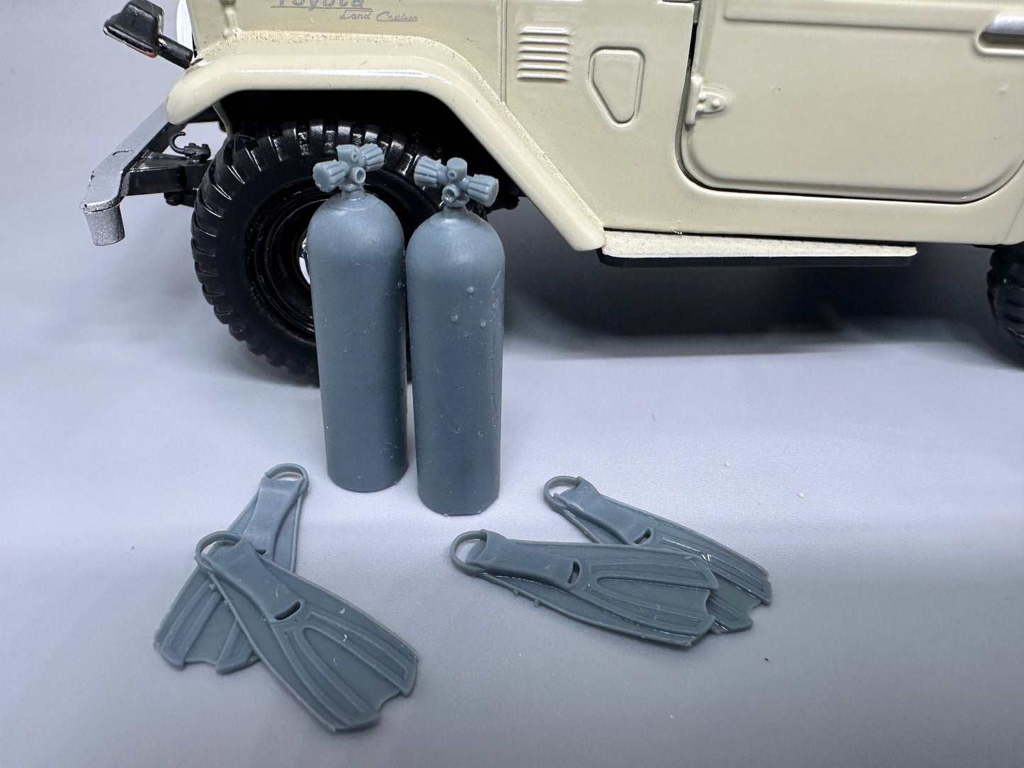 1:24 Scale Scuba Tanks and Fins Unpainted Resin