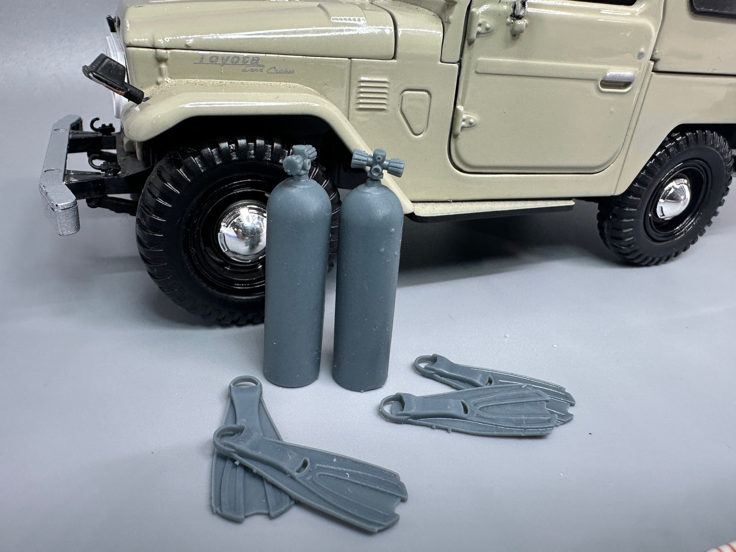 1:24 Scale Scuba Tanks and Fins Unpainted Resin