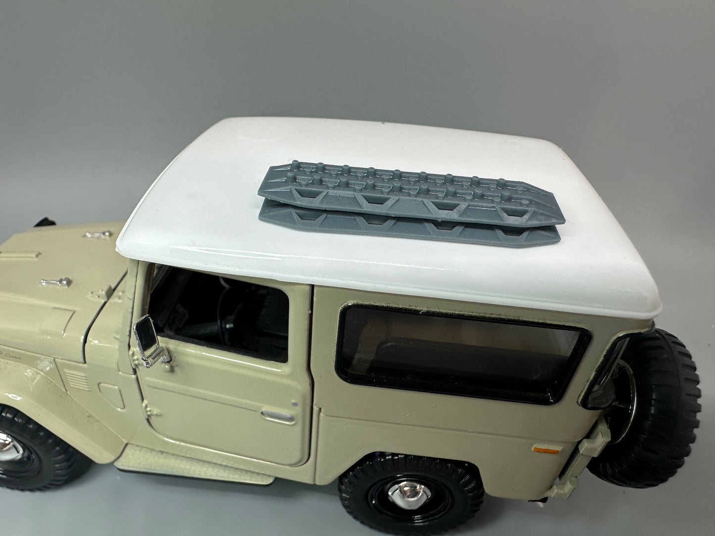 1:24 Scale 4x4 Overlanding Off Road Max Trax Style Recovery Boards