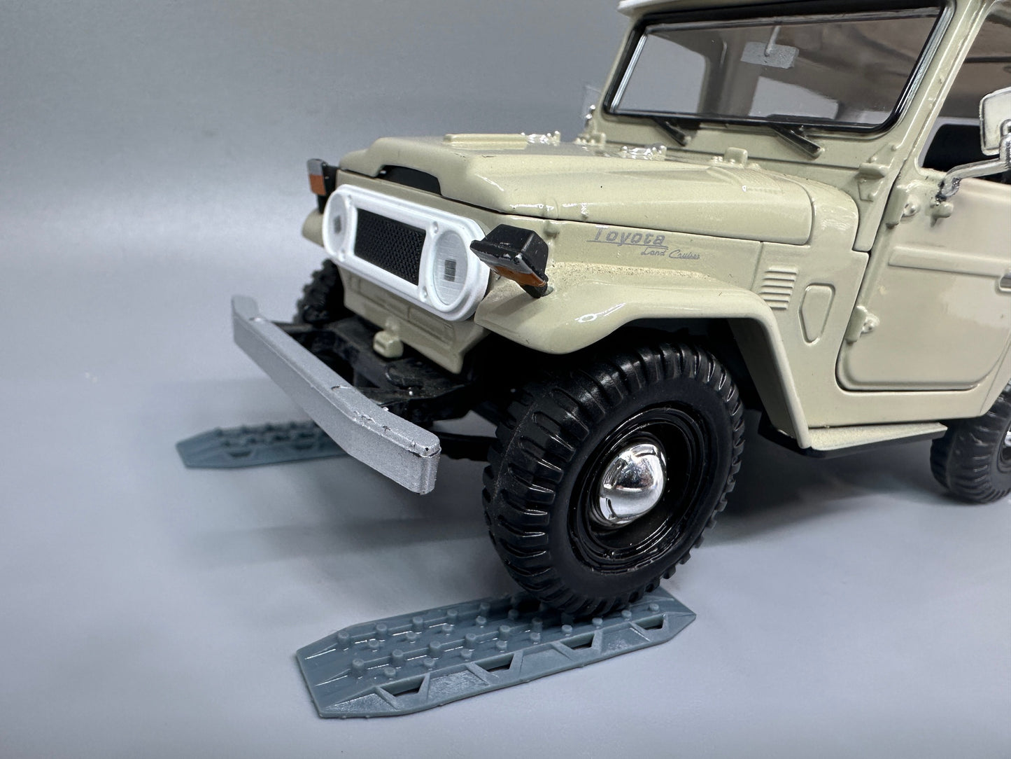 1:24 Scale 4x4 Overlanding Off Road Max Trax Style Recovery Boards