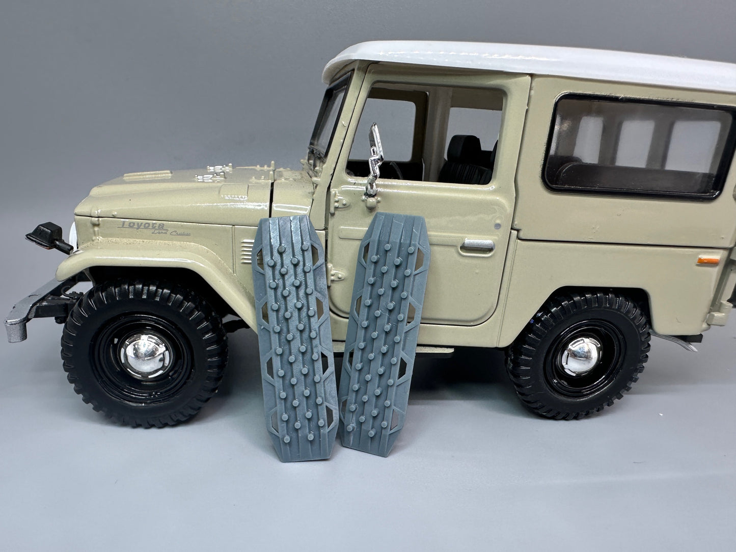 1:24 Scale 4x4 Overlanding Off Road Max Trax Style Recovery Boards