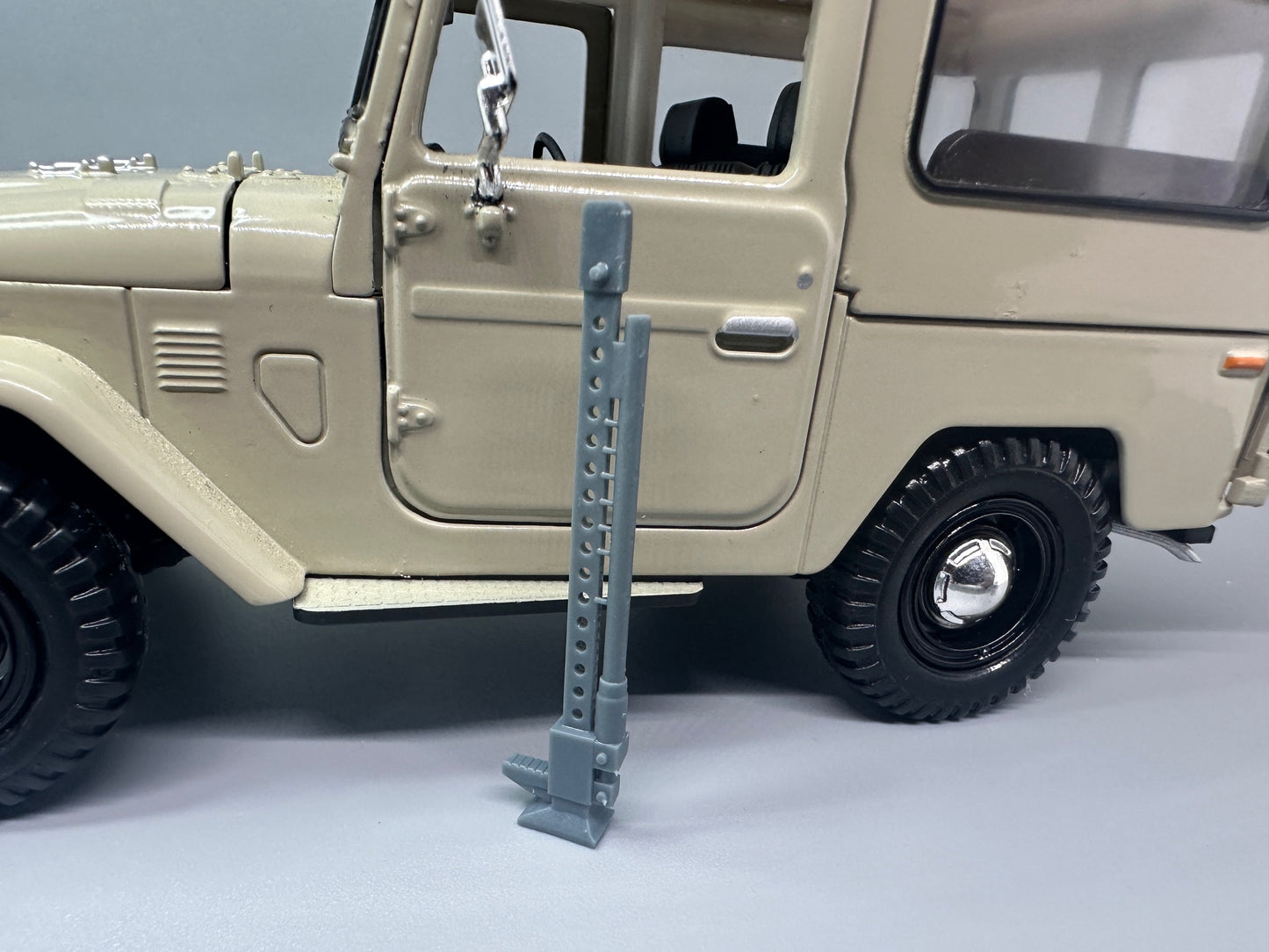 1:24 Scale Hi Lift Jack Unpainted Resin