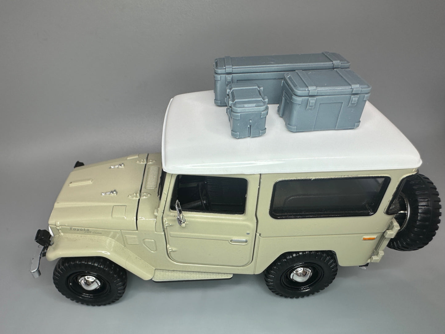 1:24 Scale Overlanding Travel Crates (Opening/Closing) Unpainted Resin