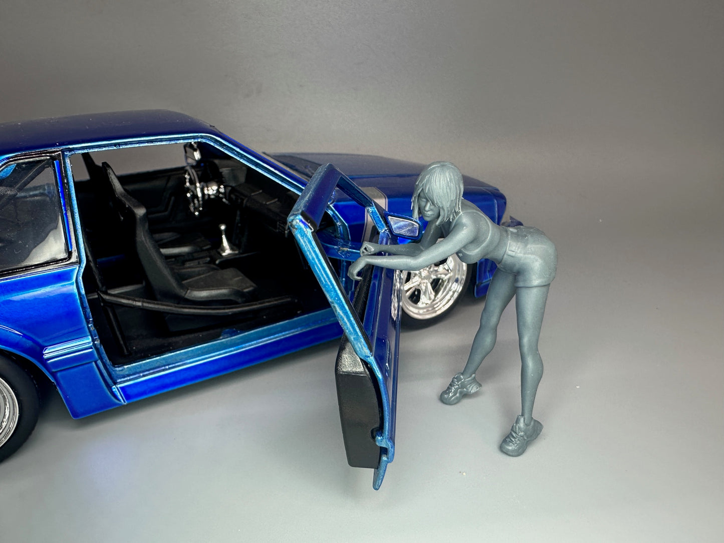 1:24 Scale Sexy Mechanic Girl Resin Figure Unpainted