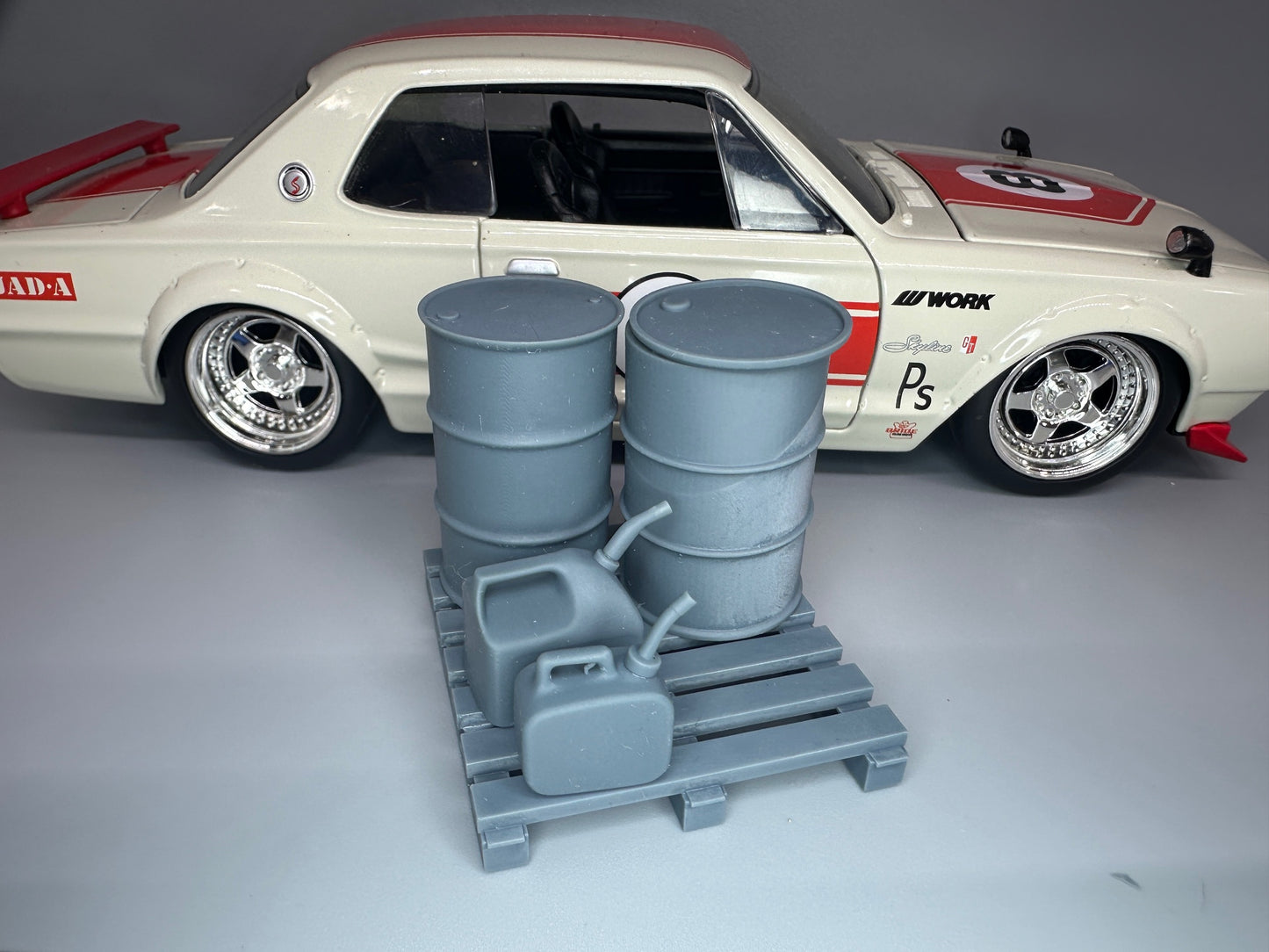 1:24 Scale Resin Pallet, Oil Drums and Gas Cans Kit