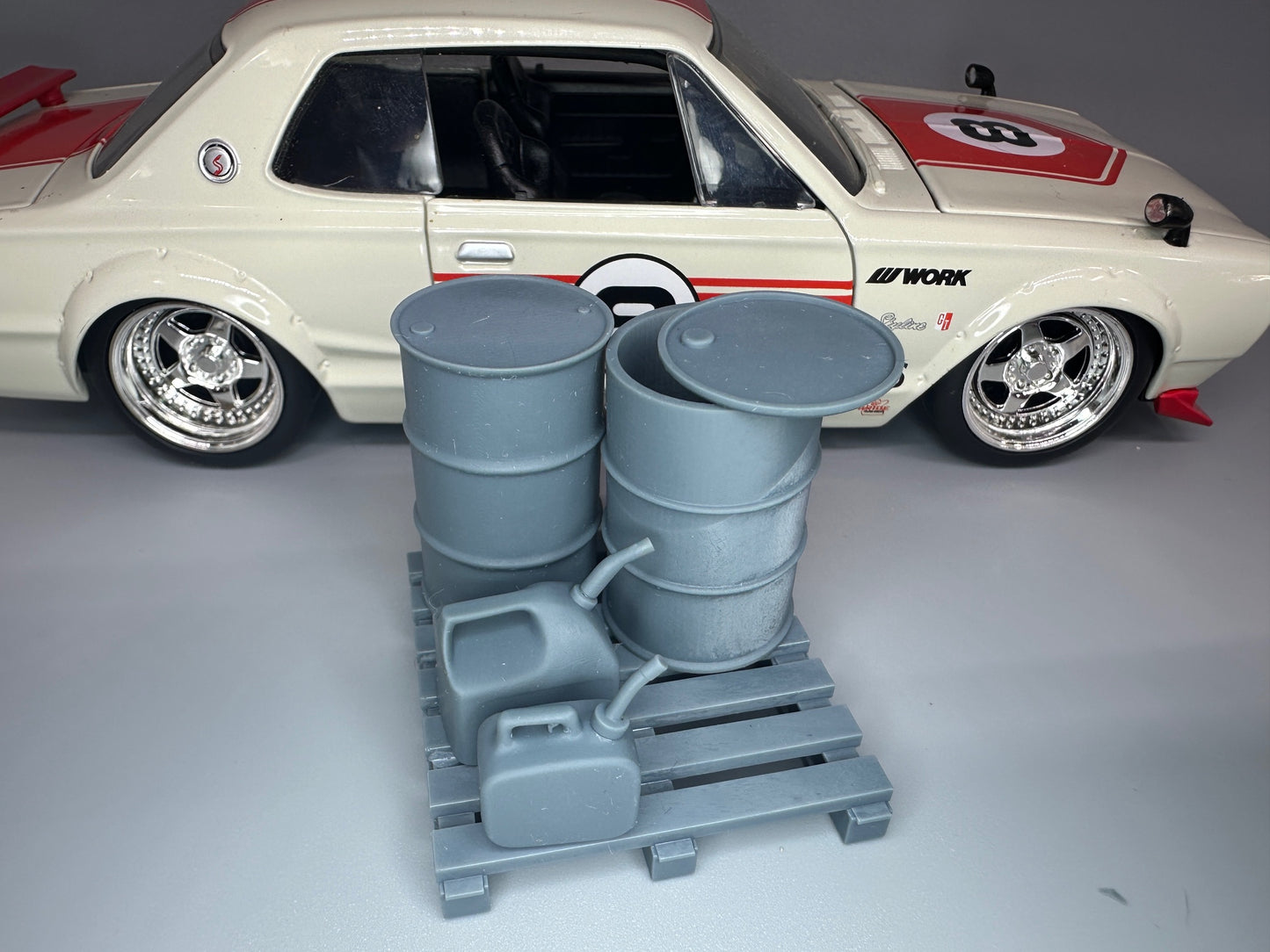 1:24 Scale Resin Pallet, Oil Drums and Gas Cans Kit