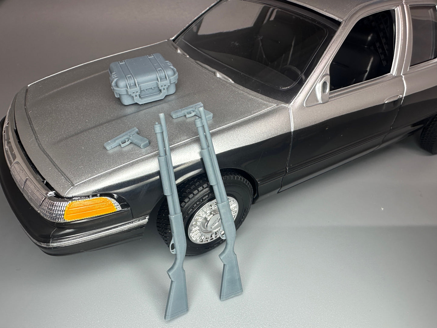 1:24 Scale Resin Guns and Cases, 2 Glocks, 2 Shotguns, 2 Gun Cases Unpainted