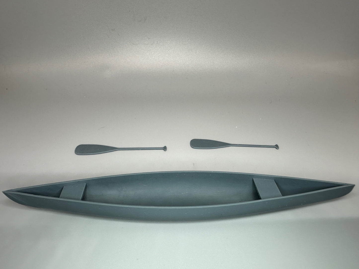 1:24 Scale Resin Kayak - Canoe with Ores Unpainted