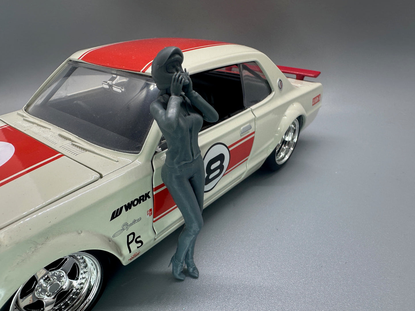 1:24 Scale Racer Girl Resin Figure Unpainted