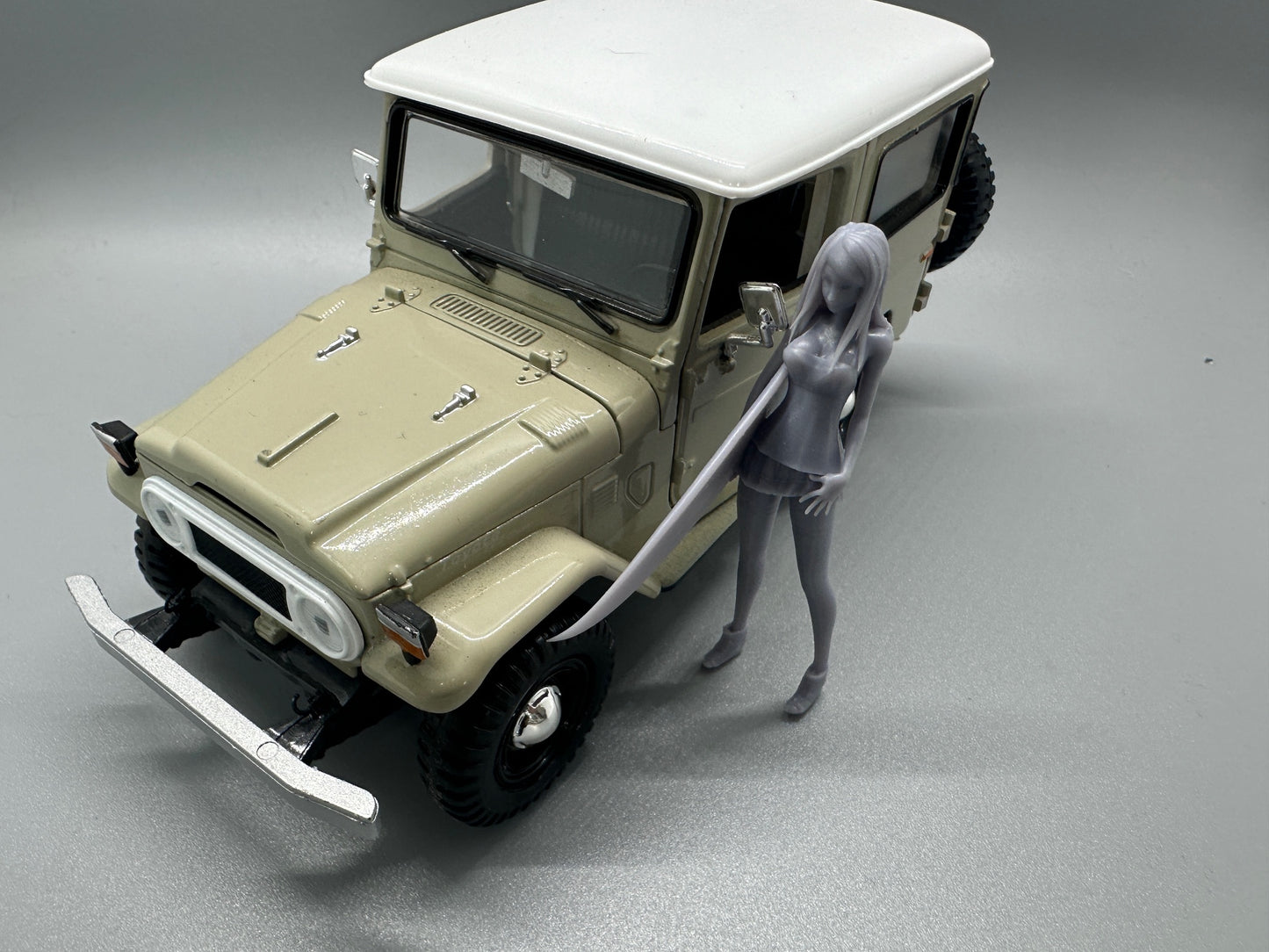 1:24 Scale Surfer Girl Resin Figure Unpainted