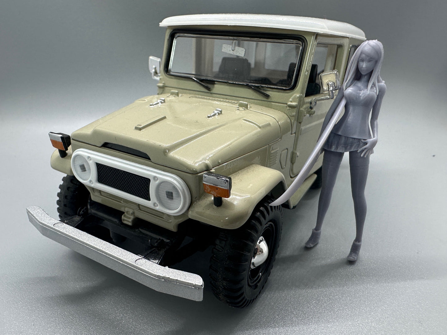 1:24 Scale Surfer Girl Resin Figure Unpainted