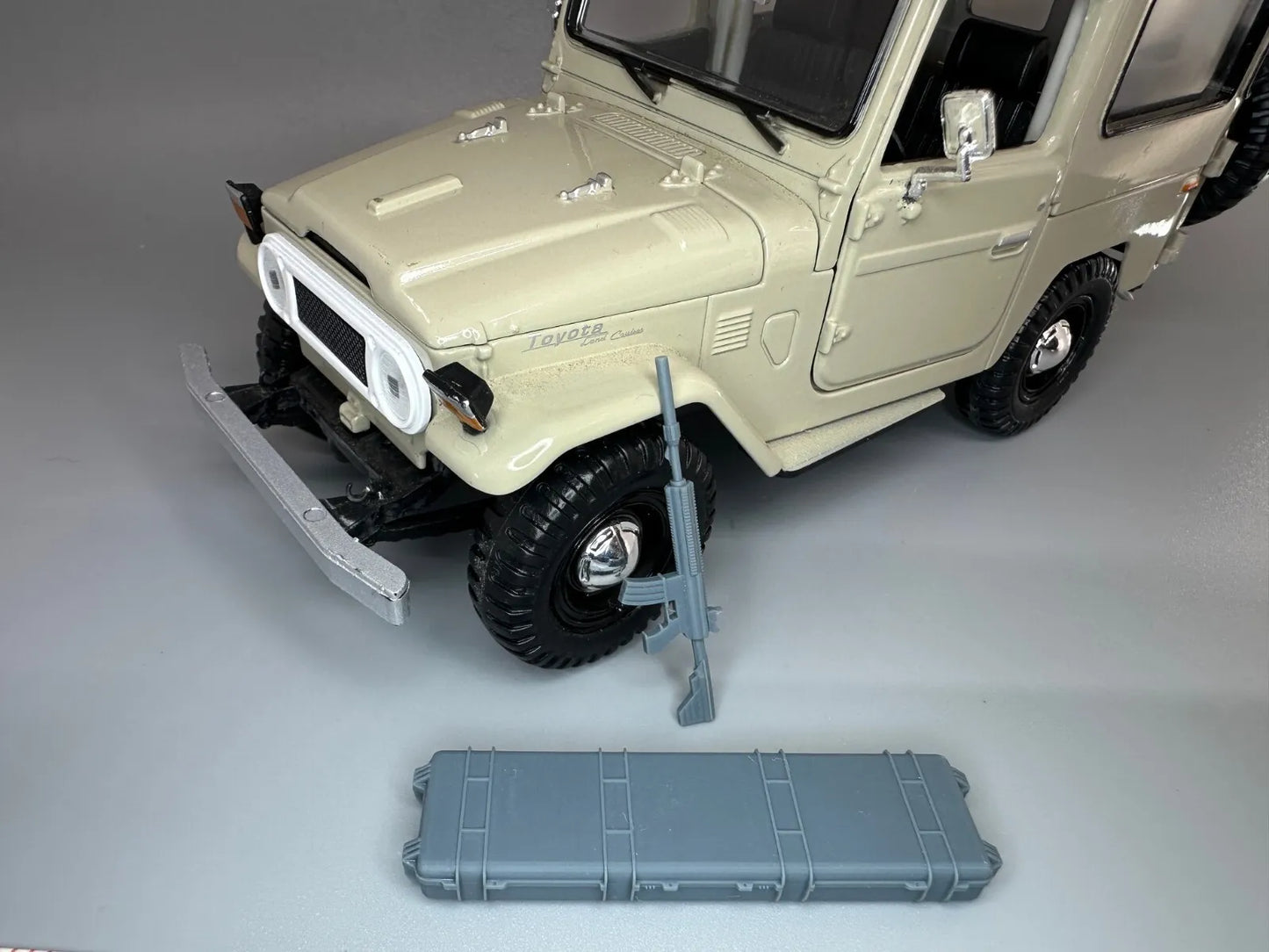 1:24 Scale Resin AR Style Rifle with Case