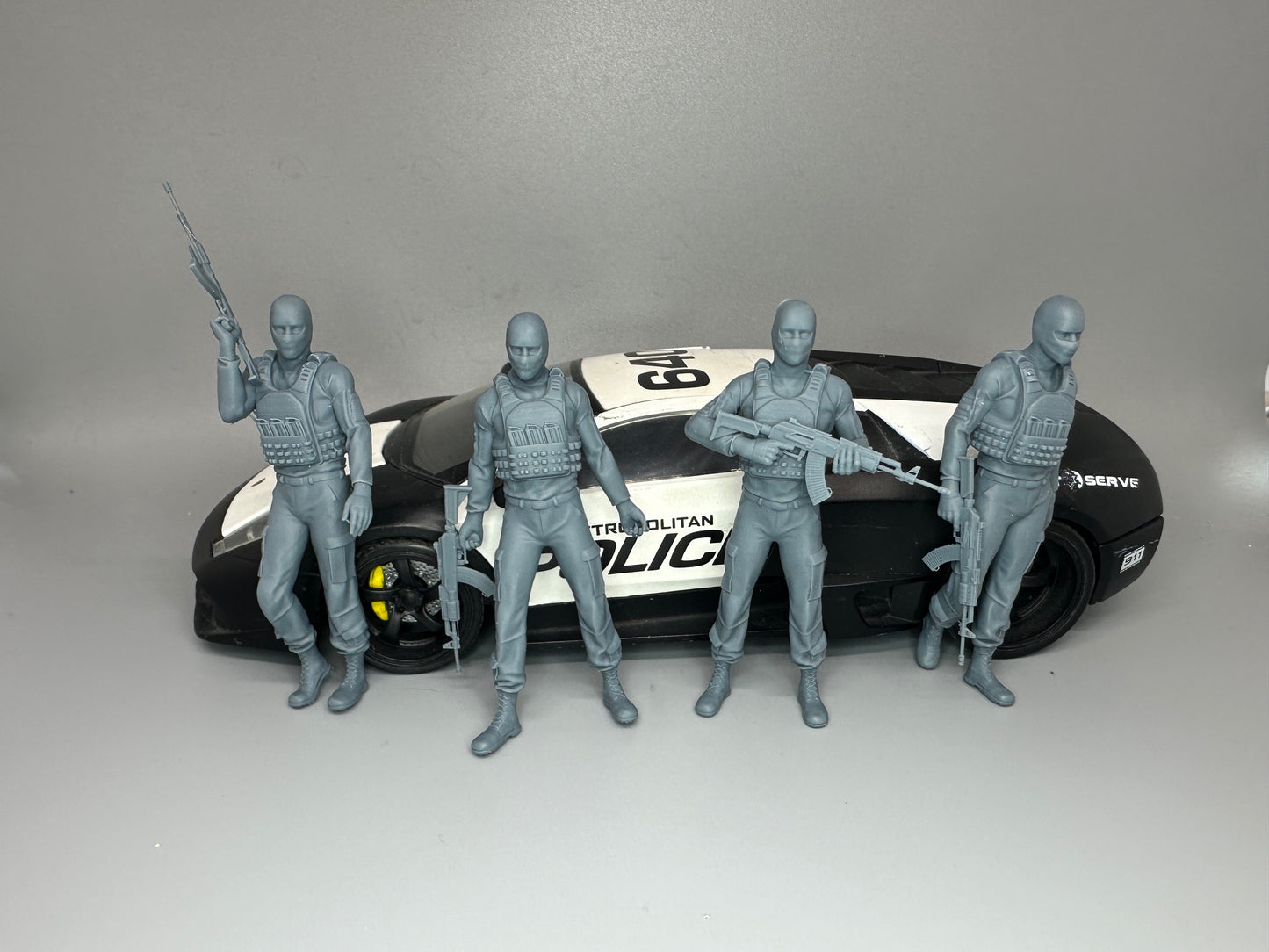 1:24 Scale Terrorists/Bank Robbers/Bad Guys Resin Figures Set of 4