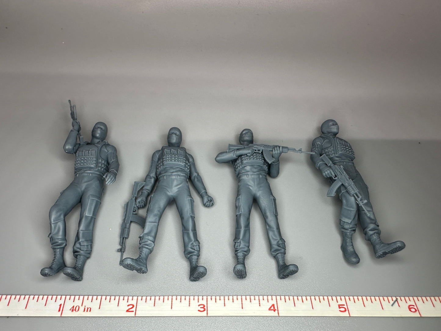 1:24 Scale Terrorists/Bank Robbers/Bad Guys Resin Figures Set of 4