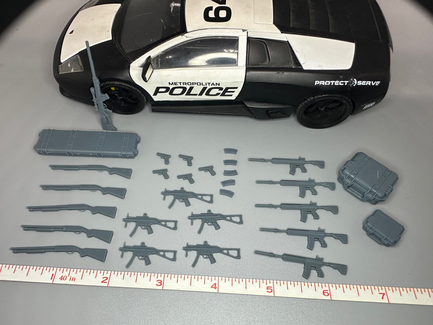 1:24 Scale Resin Complete Weapons Arsenal (21 Guns, 3 Cases, 5 Magazines)