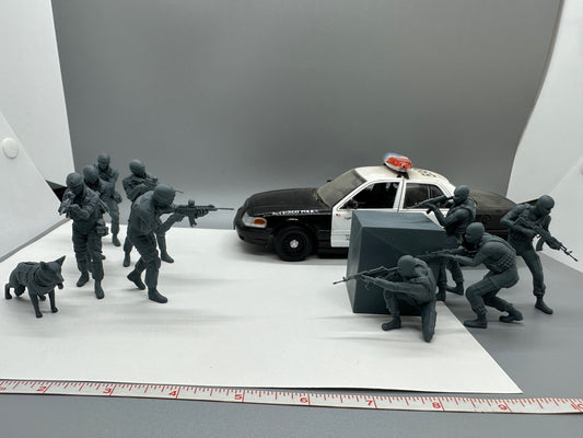 1:24 Scale SWAT Team vs Terrorists/Bank Robbers/Bad Guys Resin Figures Set