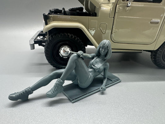 1:24 Scale Mechanic Girl on Creeper Resin Figure Unpainted